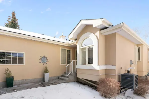 176 Christie Park MNR SW, Calgary, AB T3H2T6