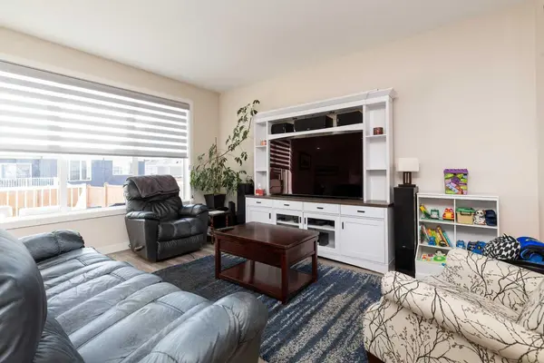 1009 Atlantic Lookout W, Lethbridge, AB T1J 5S9