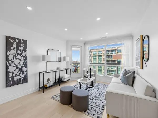 935 Sheppard AVE W #712, Toronto C06, ON M3H 2T7