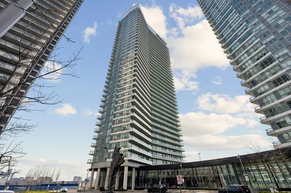 117 McMahon DR #910, Toronto C15, ON M2K 0E4