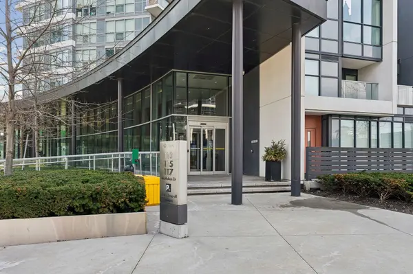 117 McMahon DR #910, Toronto C15, ON M2K 0E4