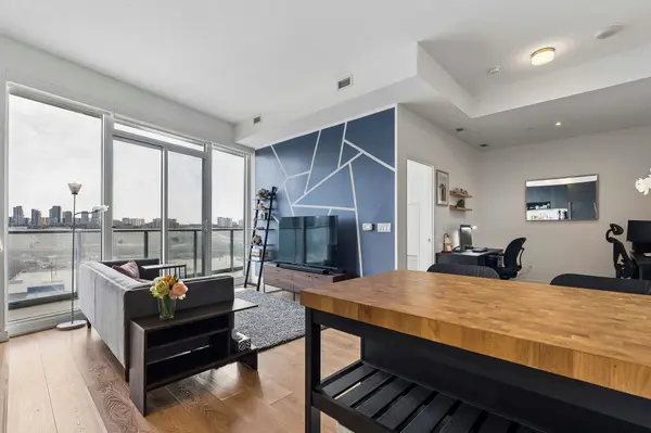 117 McMahon DR #910, Toronto C15, ON M2K 0E4