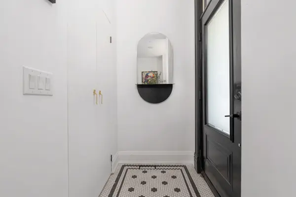 281 Lisgar ST, Toronto C01, ON M6J 3H1