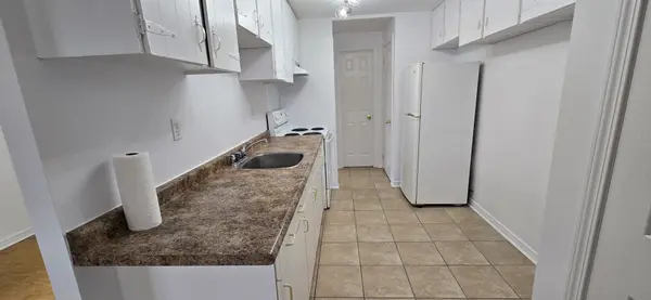 303 Frontenac AVE #1, Oshawa, ON L1J 2A7