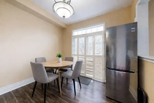 2 Eminence RD, Vaughan, ON L4K 5G2