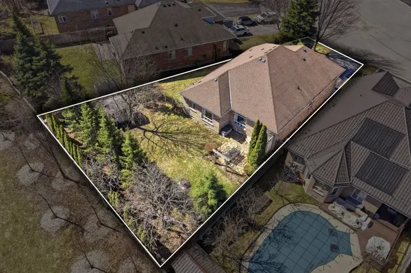 913 Bayley CT, Newmarket, ON L3X 2L6