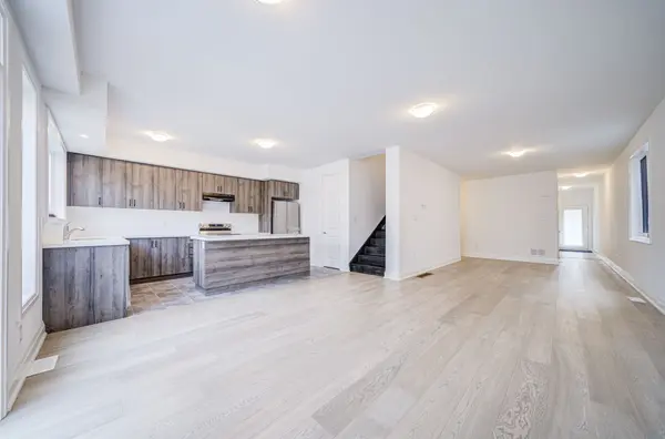 12 Barnyard TRL, Barrie, ON L9J 0Y1