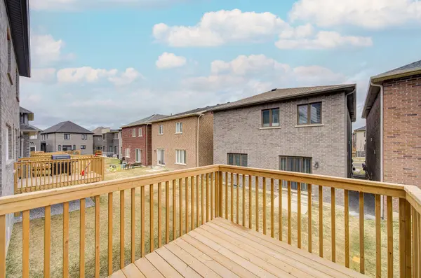 12 Barnyard TRL, Barrie, ON L9J 0Y1