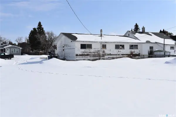 402-404 1st STREET W, Nipawin, SK S0E 1E0