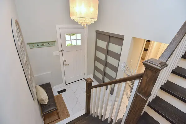 291 Carla CT, Burlington, ON L7L 1P4