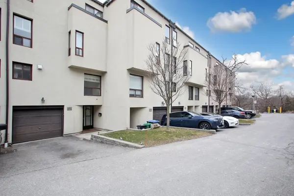 24 Reid DR #6, Mississauga, ON L5M 2A6