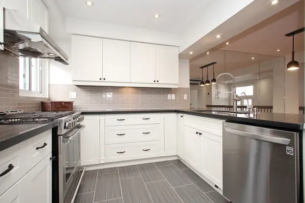 24 Reid DR #6, Mississauga, ON L5M 2A6