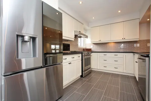 24 Reid DR #6, Mississauga, ON L5M 2A6