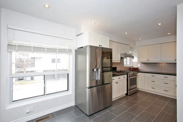 24 Reid DR #6, Mississauga, ON L5M 2A6