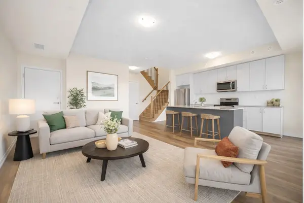 1565 ROSE WAY #115, Milton, ON L9T 7E7