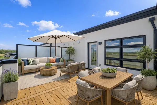 1565 ROSE WAY #115, Milton, ON L9T 7E7