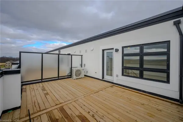 1565 ROSE WAY #115, Milton, ON L9T 7E7