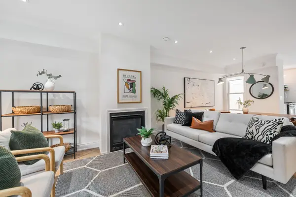 15 Melville AVE, Toronto W02, ON M6G 1Y1