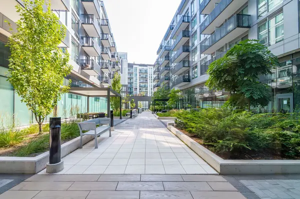 2450 Old Bronte RD #607, Oakville, ON L6M 5P6