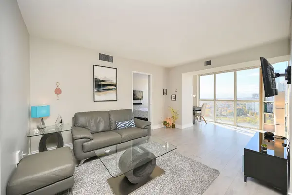 285 Enfield PL #2107, Mississauga, ON L5B 3Y6