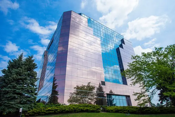 5995 Avebury RD #701, Mississauga, ON L5R 3P9