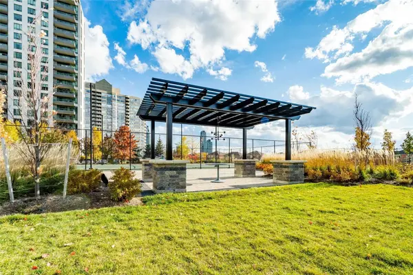 349 Rathburn Road West RD S #710, Mississauga, ON L5B 0G9