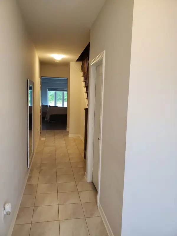 100 Sunflower PL, Welland, ON L3C 0H8