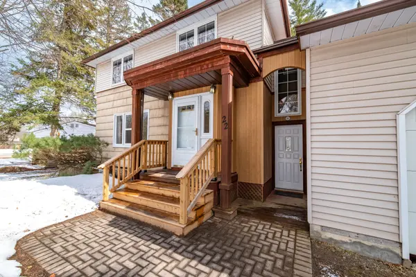 22 Cabot PL, Deep River, ON K0J 1P0