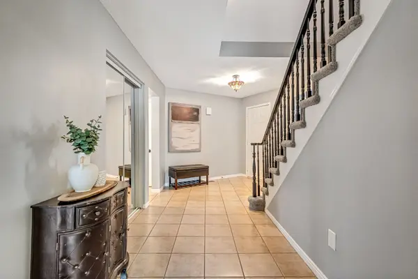 70 Strawberry DR, Hamilton, ON L8E 4R4