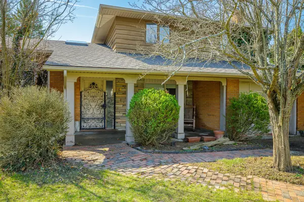 20 Old Coach RD, St. Catharines, ON L2N 2P3