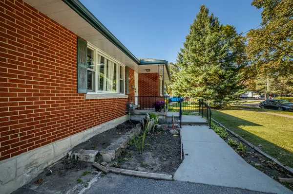 225 Woodhaven RD, Kitchener, ON N2C 1V6