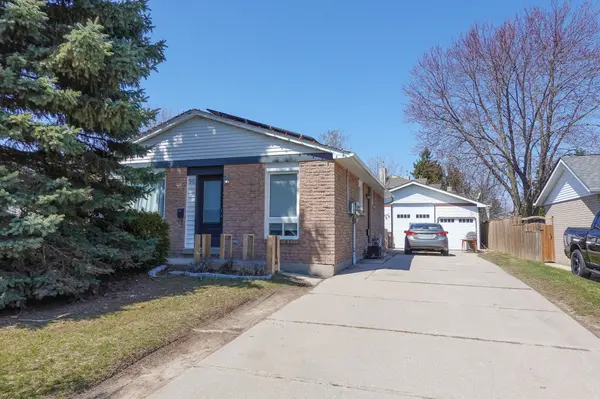 96 PATHFINDER CRES, Kitchener, ON N2P 1S6
