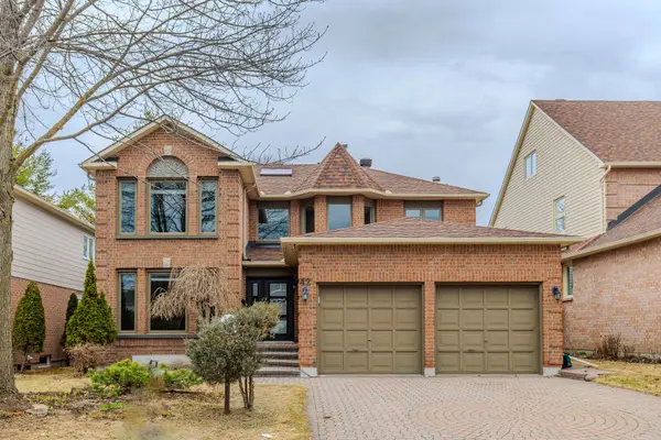 42 Rosenfeld CRES, Kanata, ON K2K 2L2