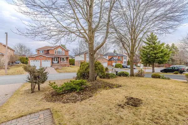 42 Rosenfeld CRES, Kanata, ON K2K 2L2