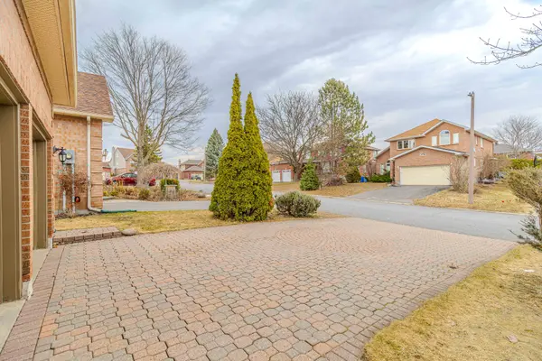42 Rosenfeld CRES, Kanata, ON K2K 2L2