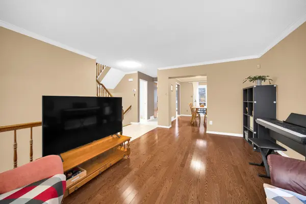 4 Huntersfield DR, Hunt Club - South Keys And Area, ON K1T 3E4