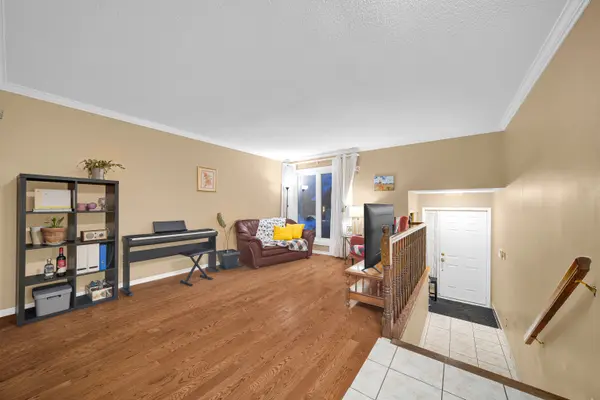 4 Huntersfield DR, Hunt Club - South Keys And Area, ON K1T 3E4