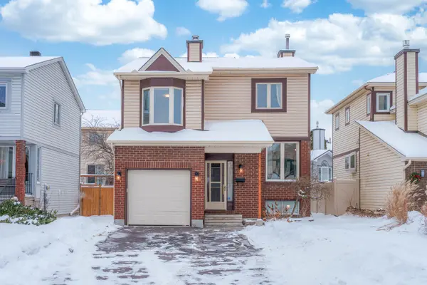 4 Huntersfield DR, Hunt Club - South Keys And Area, ON K1T 3E4