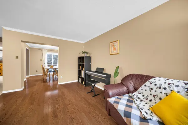 4 Huntersfield DR, Hunt Club - South Keys And Area, ON K1T 3E4