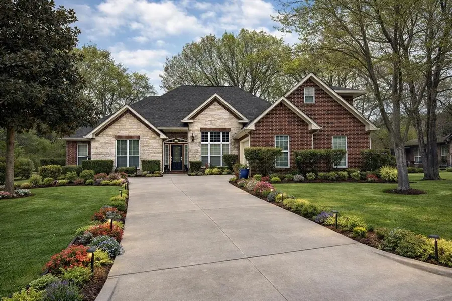 910 Holly Hill Lane, Mount Pleasant, TX 75455