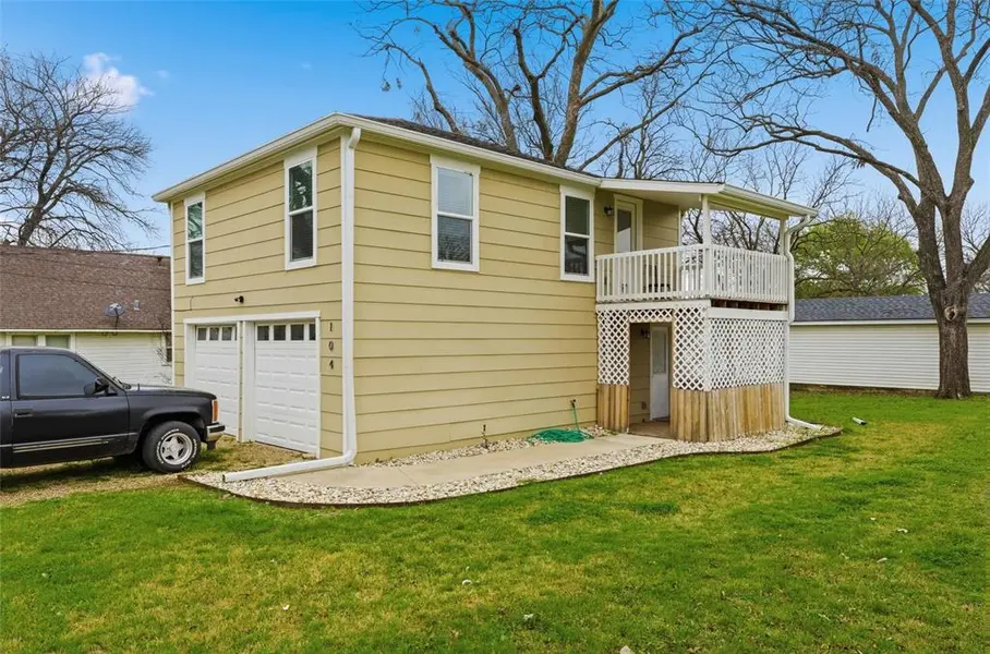 104 N Givins Street, Hillsboro, TX 76645