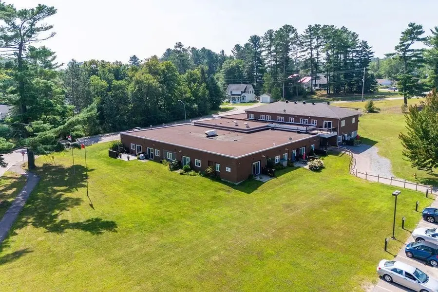 1 Brockhouse WAY #201, Deep River, ON K0J 1P0