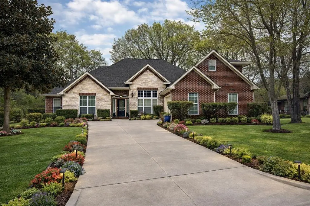 910 Holly Hill Lane, Mount Pleasant, TX 75455