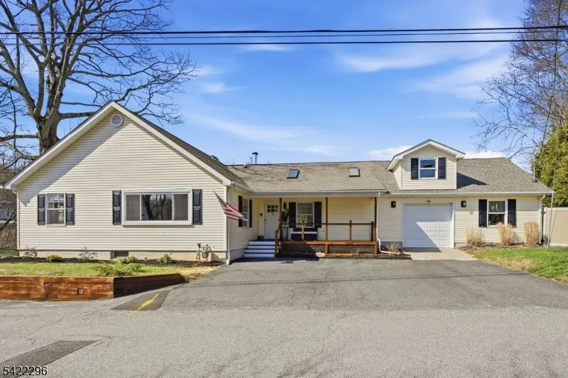 12 Canfield St, Hopatcong Boro, NJ 07874