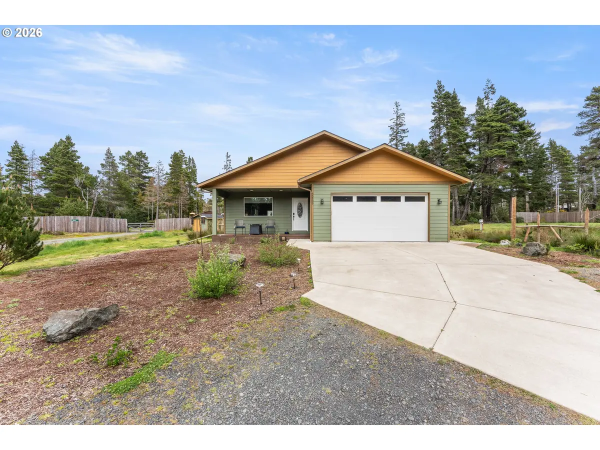 55503 MADRONE DR, Bandon, OR 97411