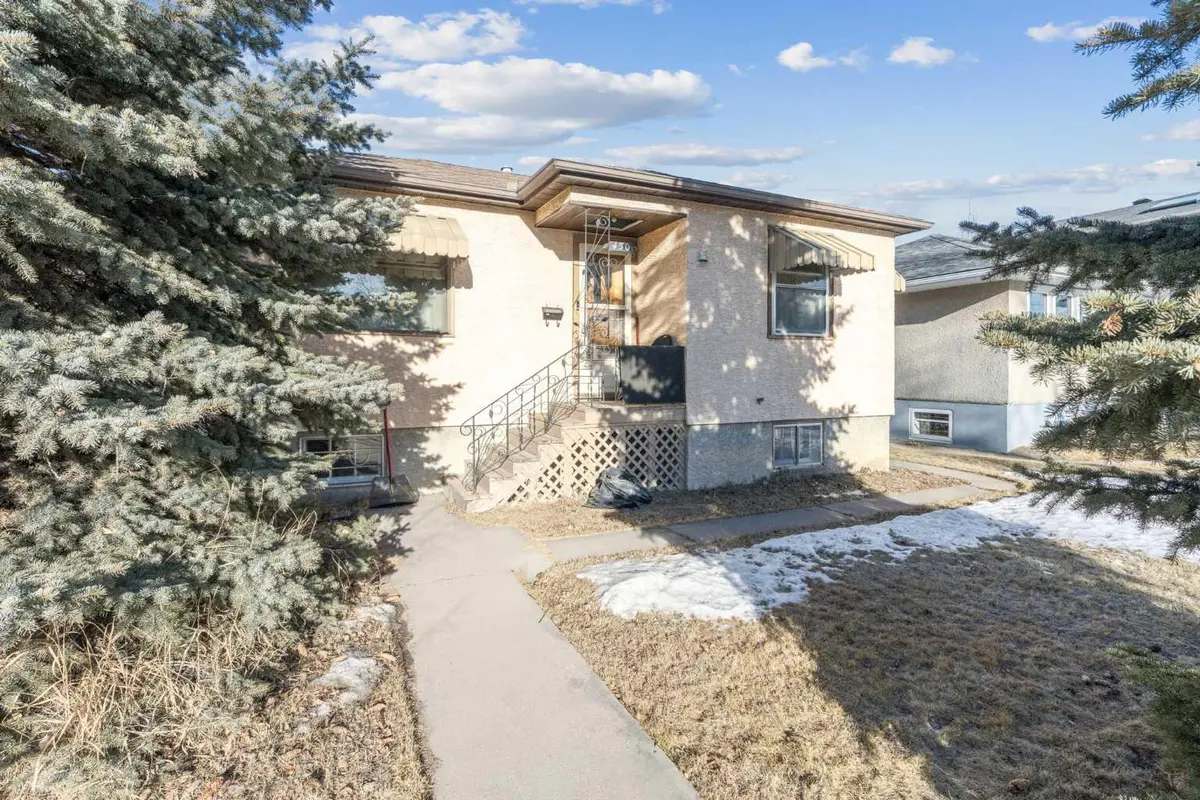 450 34 AVE NW, Calgary, AB T2K 0B8