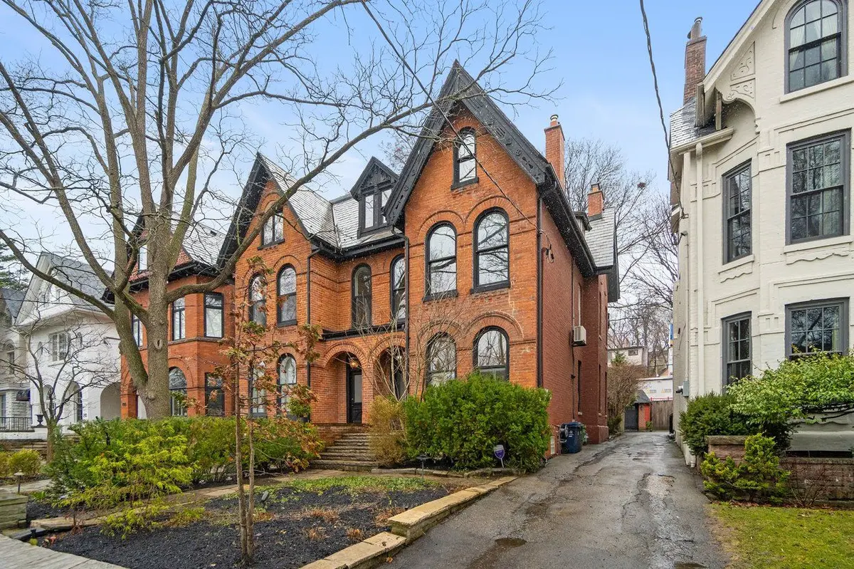 204 Cottingham ST, Toronto C02, ON M4V 1C5