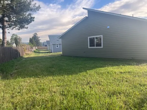 402 Lolly LN, Dallesport, WA 98617