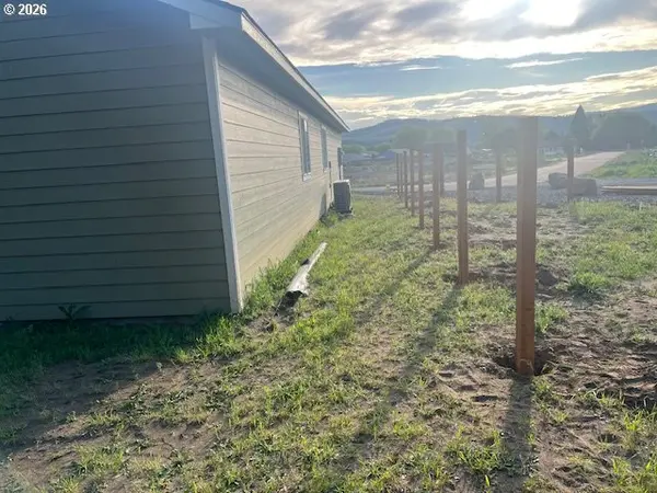 402 Lolly LN, Dallesport, WA 98617