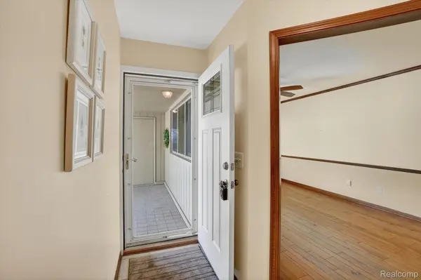 12342 Pinecrest DR, Plymouth Charter Township, MI 48170